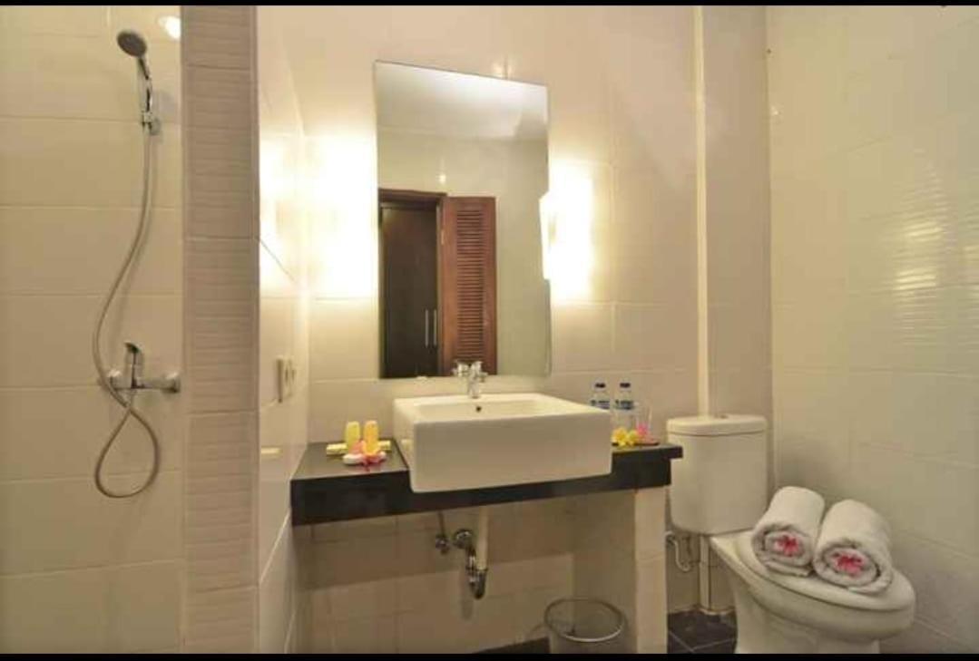 Dalia Budget Hotel Senggigi Exterior foto